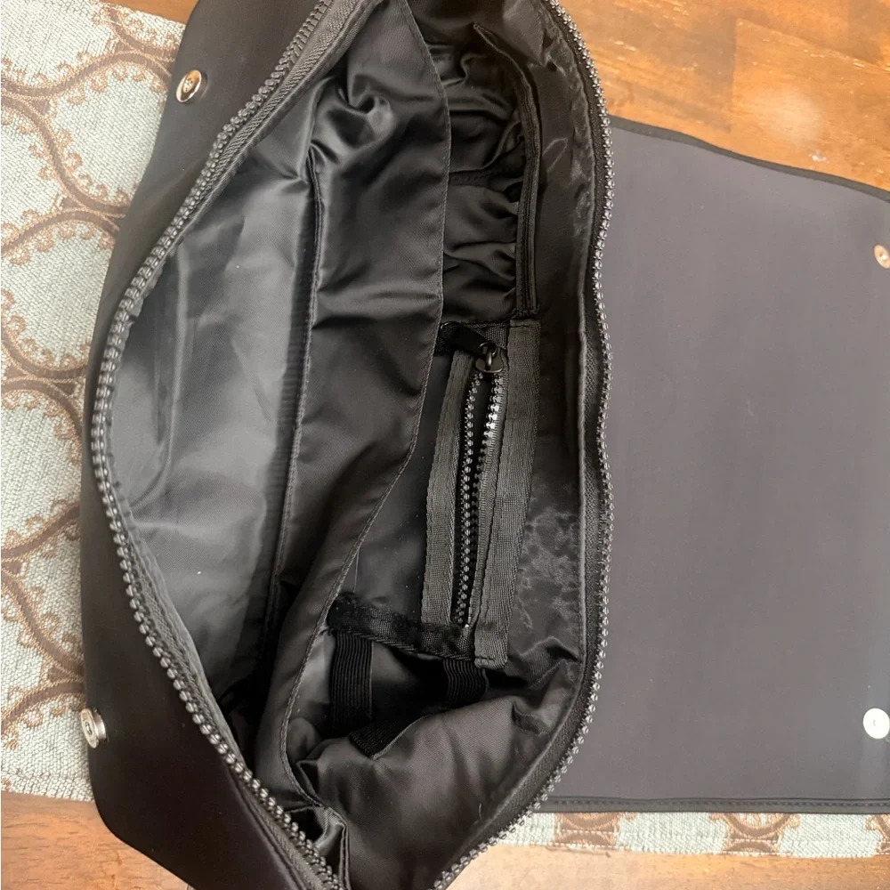 Esta bolsa de viaje de la marca Barefoot Caribou está diseñada para organizar